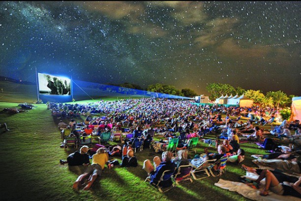 На Позняках заработал кинотеатр под открытым небом