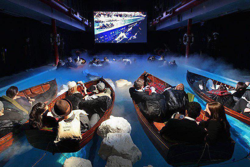 В столице открывается кинотеатр на воде