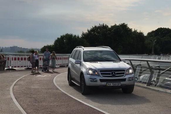 26-летний водитель проехался на машине по 