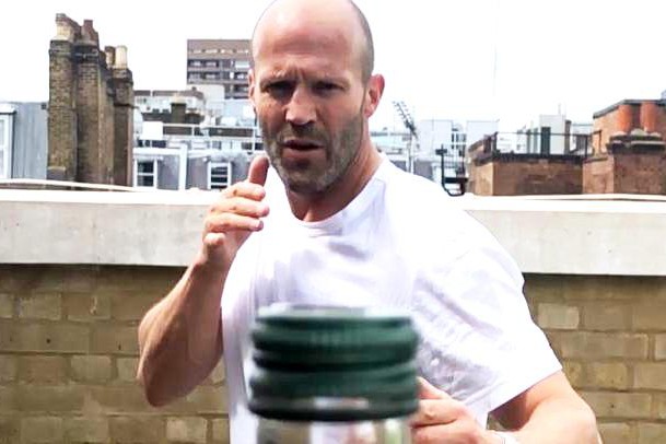 #BottleCapChallenge: мировые звезды принимают участие в челлендже с бутылкой