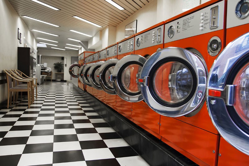 В Киеве открыли бесплатную прачечную и услуги юриста