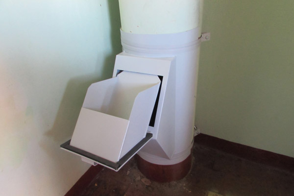 В Киеве начнут избавляться от мусоропроводов в многоэтажках