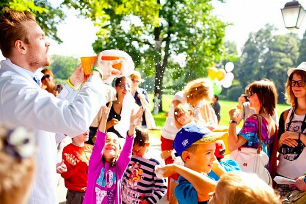 Шоу мыльных пузырей, мастер-классы и фотосессии: в Киеве пройдет семейный фестиваль «Мама Может FEST»