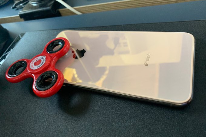 Как в сети шутят над новым iPhone 11. Фото