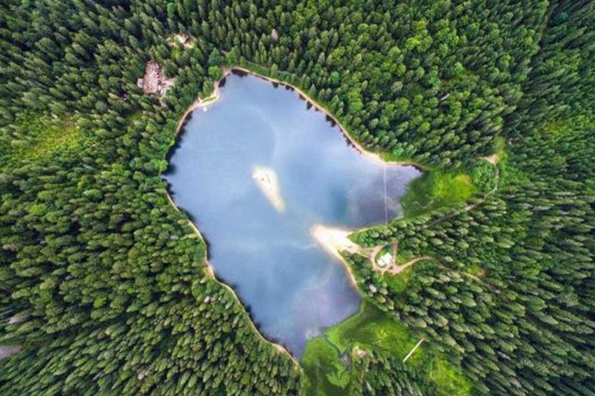 Киевлянин сделал впечатляющий снимок озера Синевир. Фото