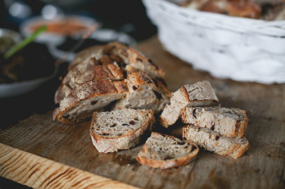 Теплый и с хрустящей корочкой: 7 заведений Киева, в которых выпекают хлеб
