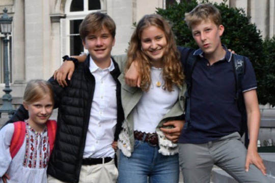 Дочь короля Бельгии пришла в школу в вышиванке. Фото