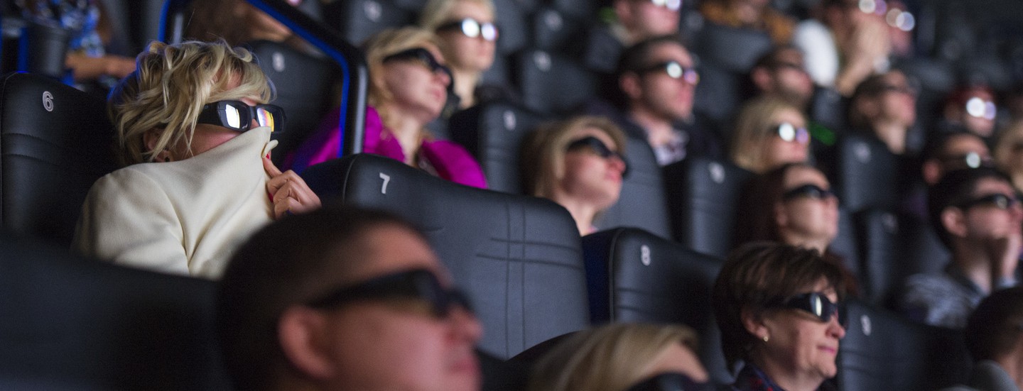 В украинских кинотеатрах смогут смотреть фильмы люди с нарушением слуха и зрения