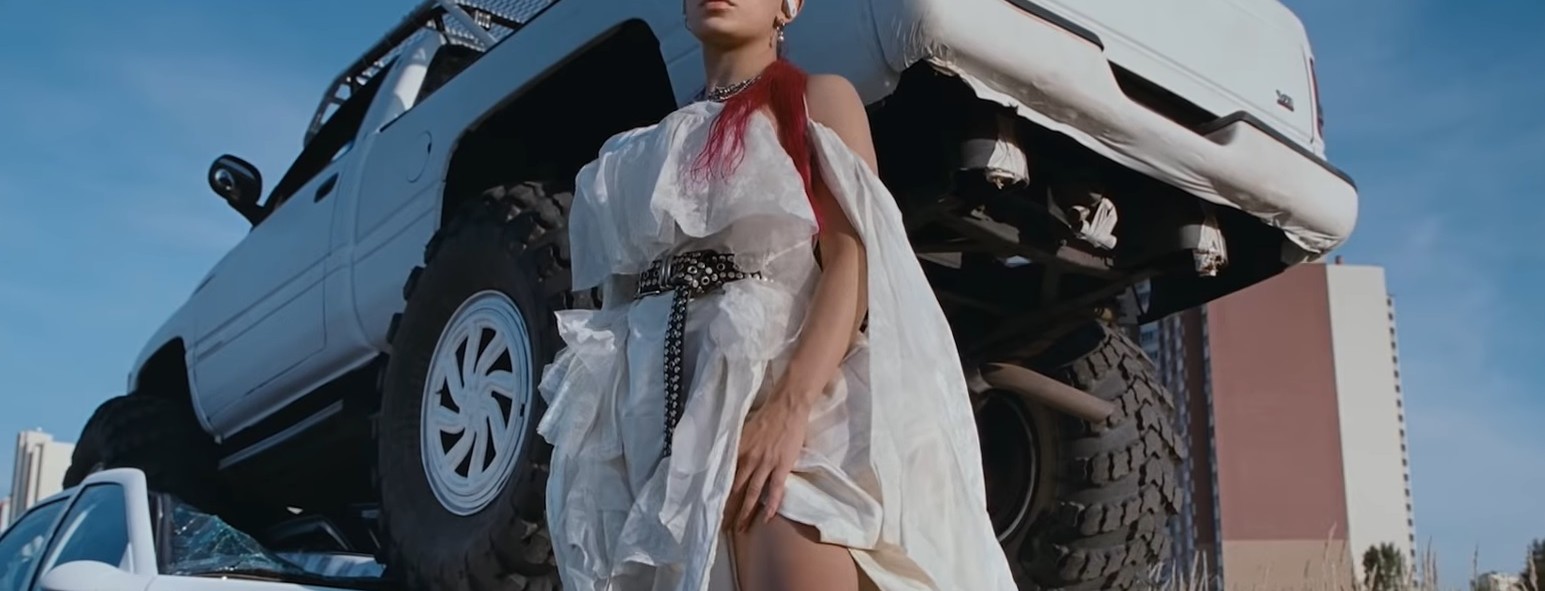 Певица Charli XCX и группа Oh Wonder сняли свои клипы в Киеве