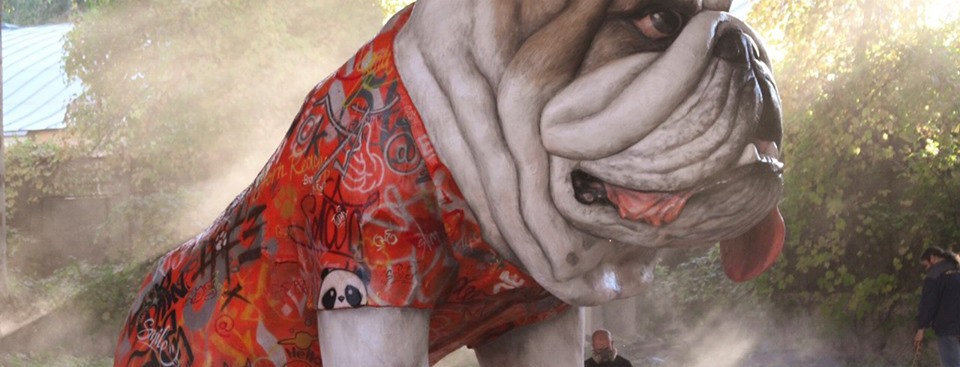 В Киеве поселился 5-метровый пес по кличке Друг. Фото, видео