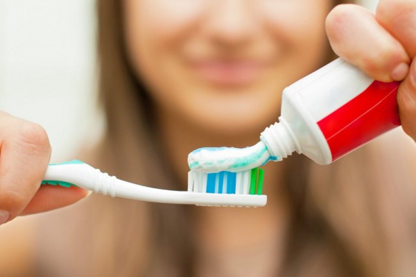 Стало известно, кому может навредить зубная паста со фтором