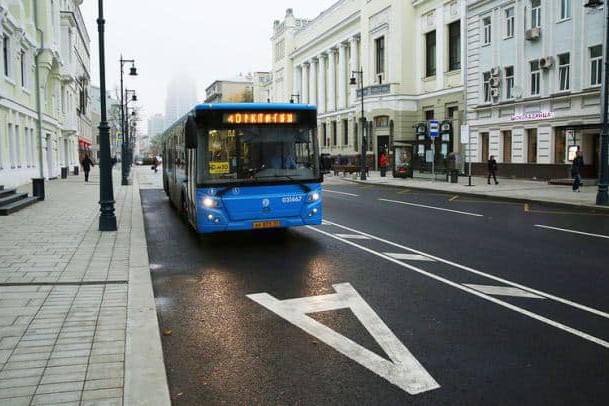 В Киеве оштрафовали 2000 водителей за езду по полосе общественного транспорта