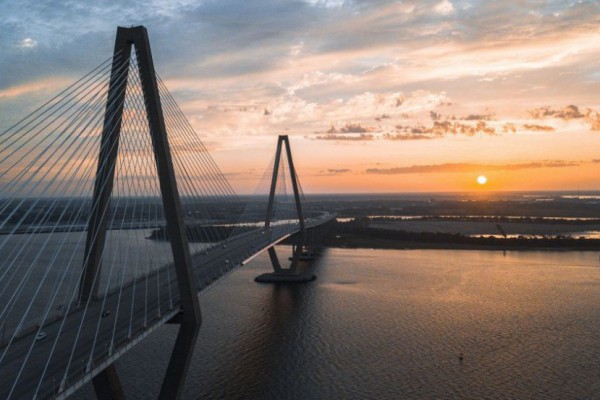 В Киеве после ремонта полностью открыли Южный мост