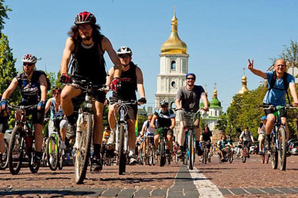 На Контрактовой площади появится двусторонняя велодорожка