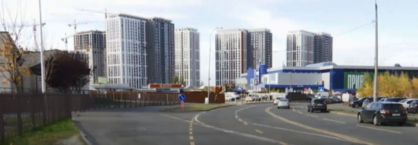 В Киеве для строительства  нового ТРЦ забрали часть автомагистрали. ВИДЕО