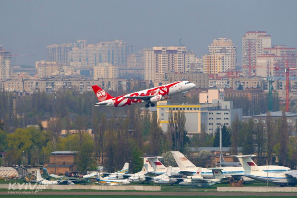 Локосту Ernest Airlines на время запретили работать в аэропорту «Киев» из-за долгов