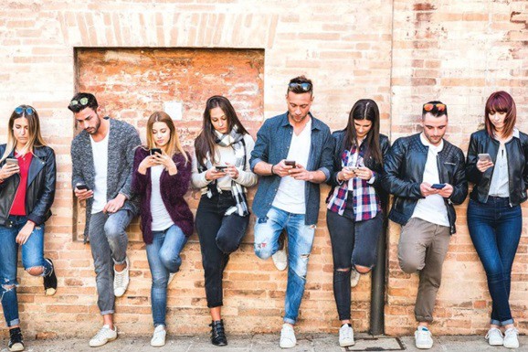 Геймеры, спорт и селебрити: какие направления деятельности выбирают зумеры и миллениалы