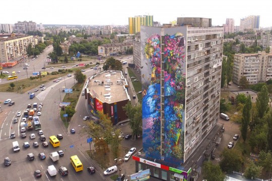 В Киеве известный мурал на Харьковском шоссе закрасили ради рекламы