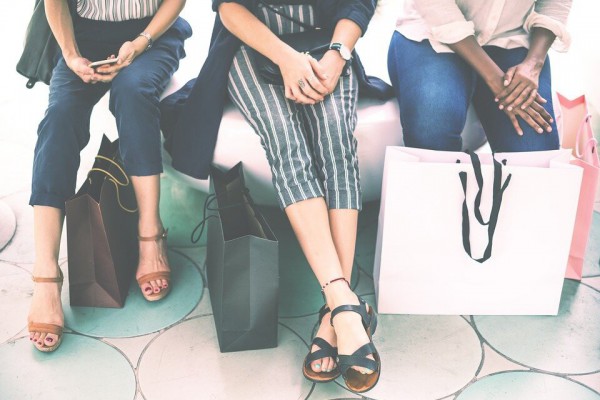 Билеты на самолет, поход на концерт: что необычного купить в Черную пятницу 2019