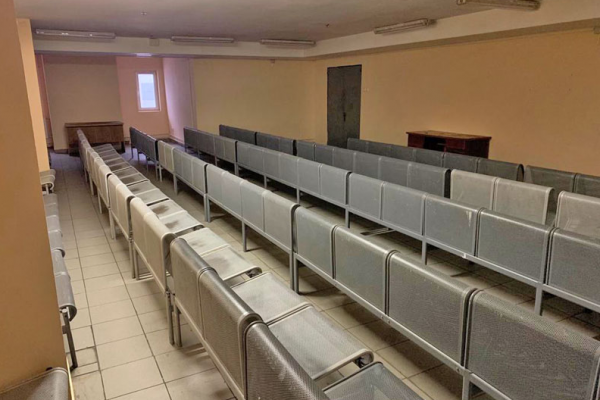 На Центральном ж/д вокзале оборудовали пункт обогрева с душевой, туалетами и новыми сидениями