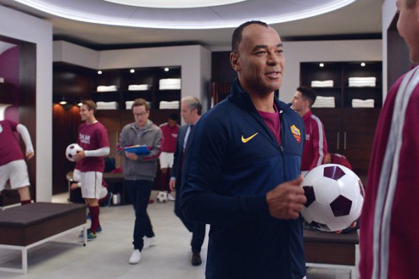 Катарская авиакомпания выпустила ролик на борту со звездами футбола-ВИДЕО