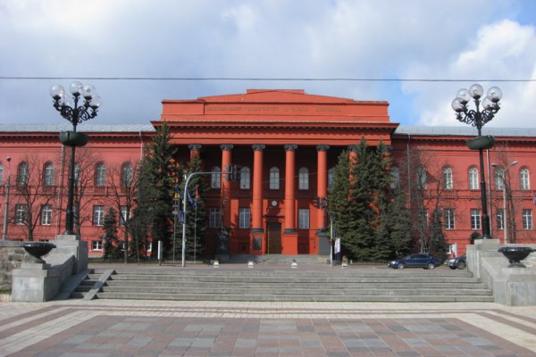 КНУ получил новое оборудование для аудитории виртуальной реальности