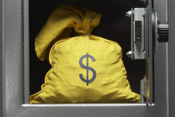 Предновогоднее чудо: в Великобритании на свалке нашли сейф с 20 тысячами евро