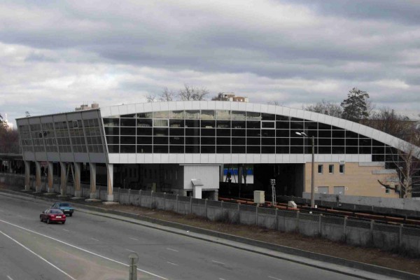 В Киеве установили новый арт-объект возле станции метро 