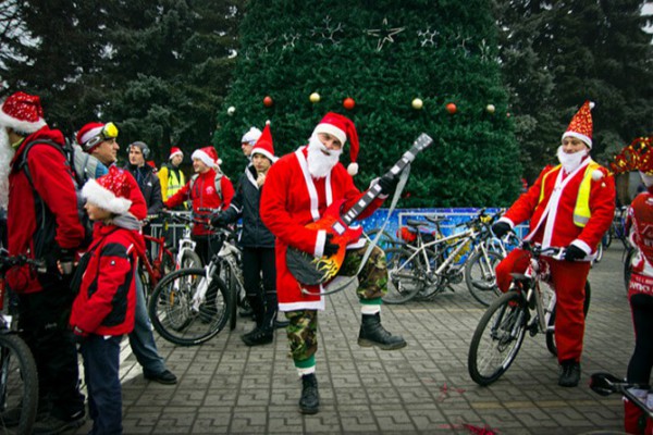 В Киеве пройдет предновогодний велопарад в красочных костюмах от елки к елке