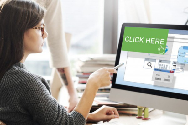 Стало известно, сколько убытков понесли компании от фальшивых кликов на рекламу