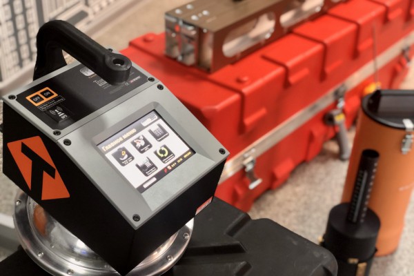 В «Киевавтодорe» получили новое оборудование для отслеживания качества ремонтов