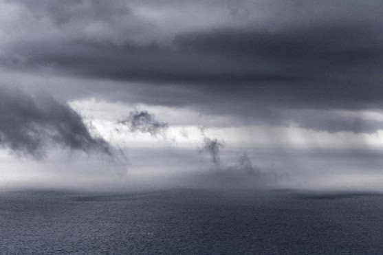 Семья 38 дней дрейфовала на шлюпке в открытом океане: как им удалось выжить