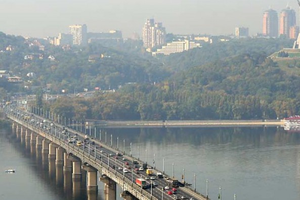 В Киеве с понедельника ограничат движение на мосту Патона
