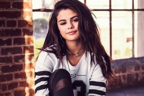 Известная певица Селена Гомес решила запустить собственный бренд косметики