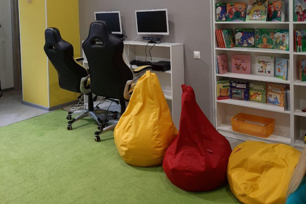 В Киеве открыли еще один новый современный библиохаб. Фото