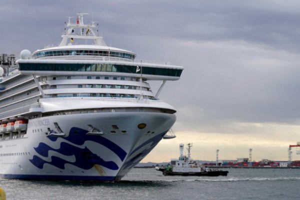 На круизном лайнере, где находятся украинцы, увеличилось число заразившихся коронавирусом