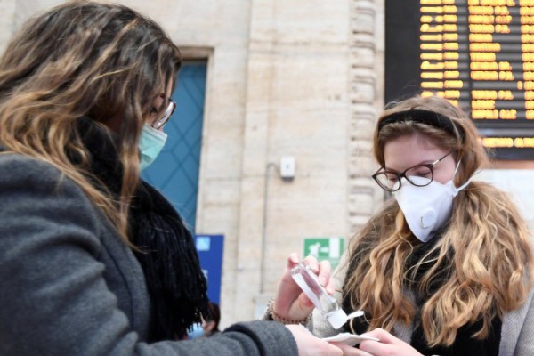 В Украине запретят проведение массовых мероприятий и закроют школы из-за коронавируса