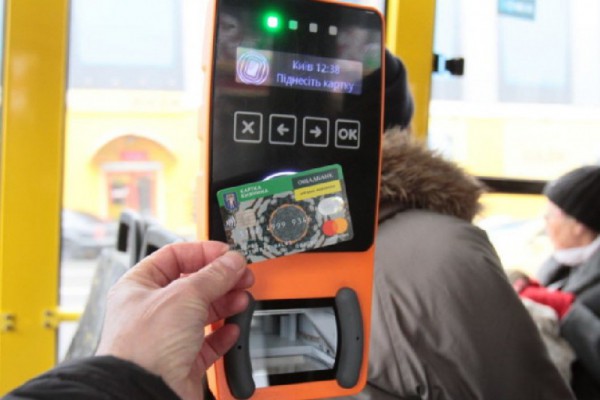 В Киеве с апреля весь общественный транспорт переходит на е-билет: что нужно знать пассажирам