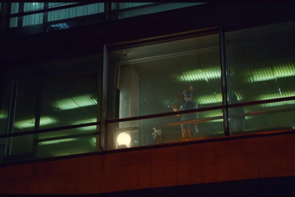 Знакомые локации: Coldplay сняли клип на песню Trouble In Town в Киеве