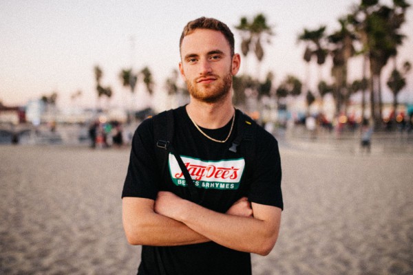 Найди отличия: британский музыкант Tom Misch снял клип в киевском метро