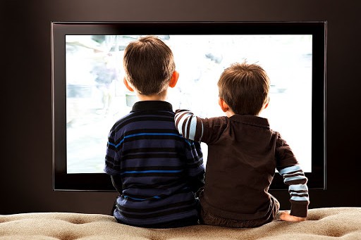 Украинские телеканалы будут транслировать уроки для школьников всех классов: список