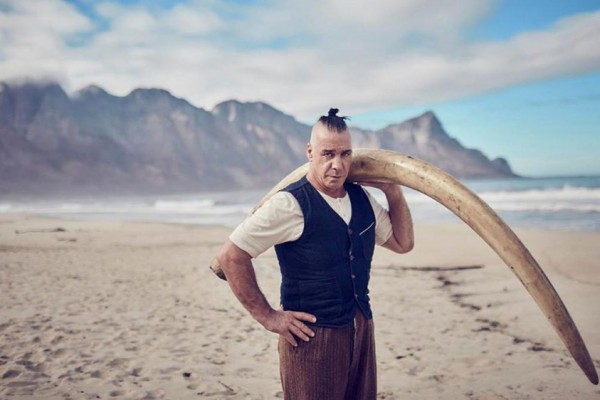 У Тилля Линдеманна и Бориса Джонсона обнаружили коронавирус, а Марк Блум умер от него