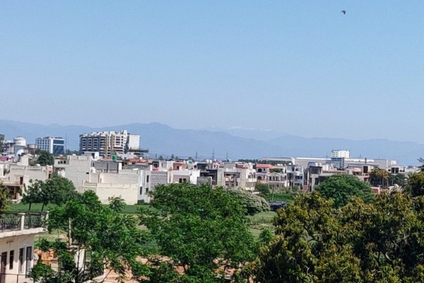 Карантин помогает: в Бельгии заметили снижение сейсмического шума, а в Индии видны Гималаи