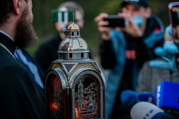 Православная церковь все же получила благодатный огонь благодаря МАУ