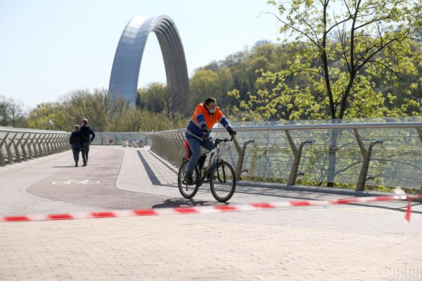 Кабмин представил план выхода из карантина: когда заработает метро, детсады и кинотеатры
