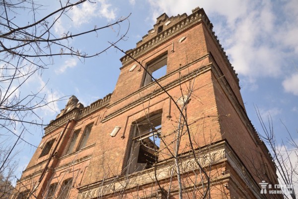 В Киеве займутся реконструкцией заброшенного дома на Пейзажной аллее: фото