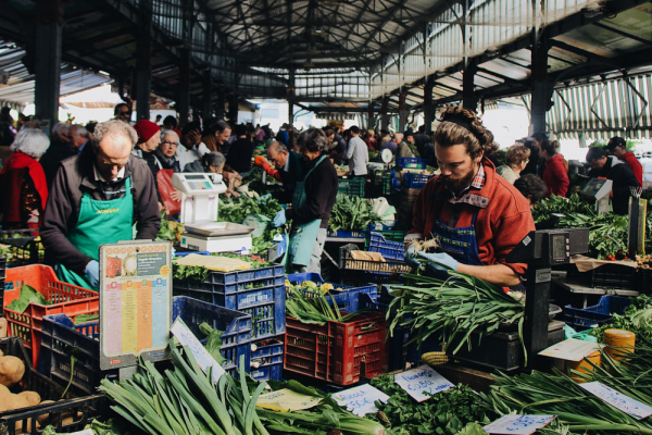Доступные продукты: в Киеве возобновят работу почти 40 рынков, а некоторые уже открыты