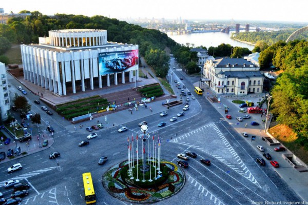 В центре Киева превозчики собираются на митинг: видео