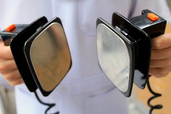 Метро в Киеве: на станциях установили первые дефибрилляторы, а пассажиров становится все больше