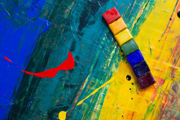 По полочкам: почему в соцсетях снова обсуждают школу онлайн и при чем здесь поддержка ЛГБТ